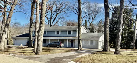 716 St Johns #718, Delafield, WI 53018