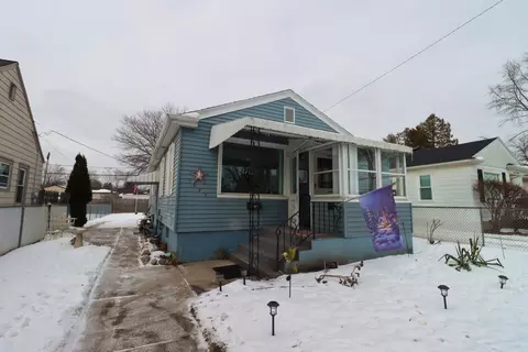 1622 Cleveland, Racine, WI 53405