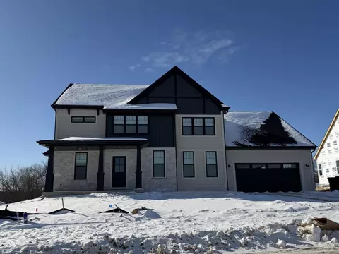 1350 Scotsland, Oconomowoc, WI 53066