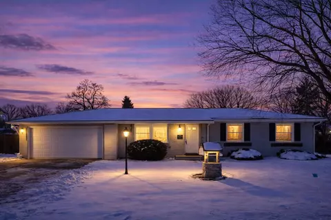 n95w17325 Shady Ln, Menomonee Falls, WI 53051