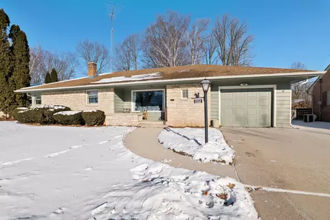 2112 Markham, Manitowoc, WI 54220