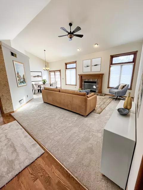 9215 W County Line, Milwaukee, WI 53224