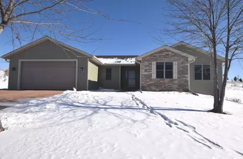 w1401 Valley View Court, Ixonia, WI 53036