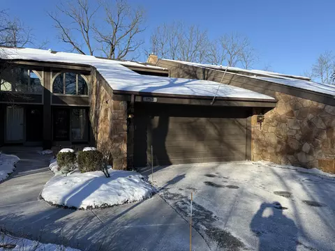 175 N Elm Grv #D, Brookfield, WI 53005