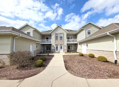 1620 Grey Fox #D, Mukwonago, WI 53149