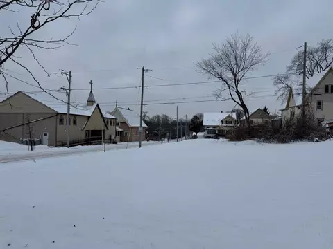 2401 N Richards, Milwaukee, WI 53212