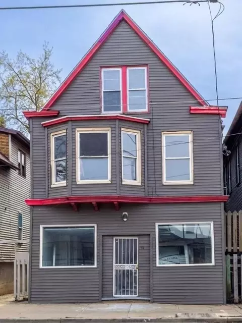 935 W Greenfield, Milwaukee, WI 53204