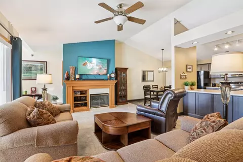 9213 S Aspen #4, Oak Creek, WI 53154