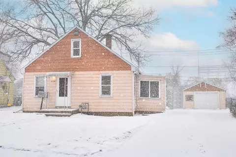 4720 W Montrose, Milwaukee, WI 53219
