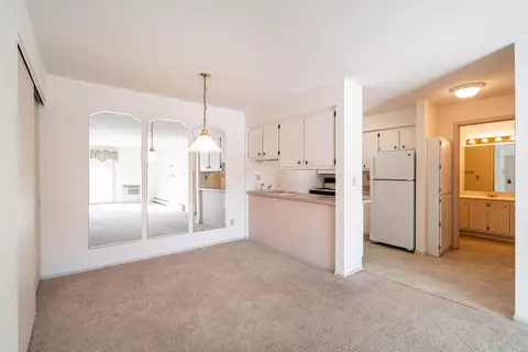 8530 W Waterford #5, Greenfield, WI 53228