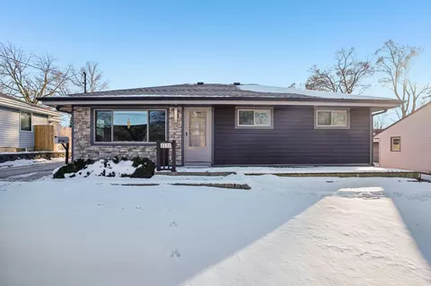 2131 Sunkist, Waukesha, WI 53188