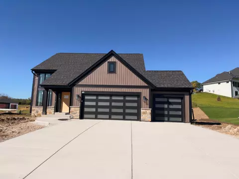 106 Retzer Vw, Waukesha, WI 53188