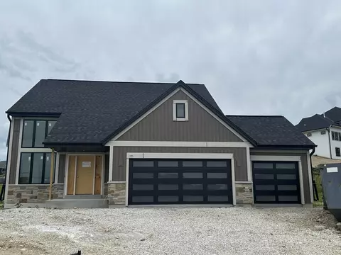 106 Retzer Vw, Waukesha, WI 53188