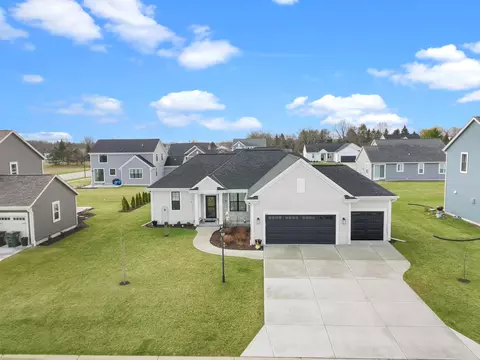 2689 Mapleton, East Troy, WI 53120