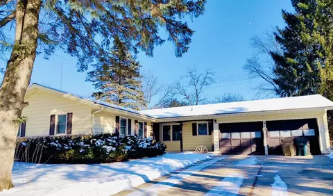 913 Chapel Hl, Madison, WI 53711