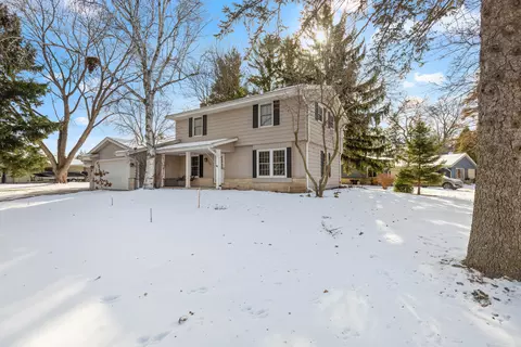 139 Debbie, Waukesha, WI 53189