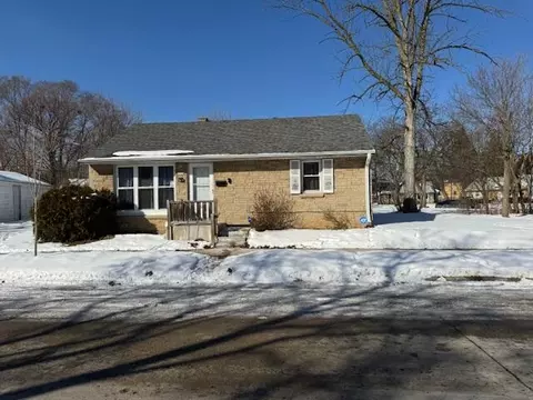 5525 N Long Is, Milwaukee, WI 53209