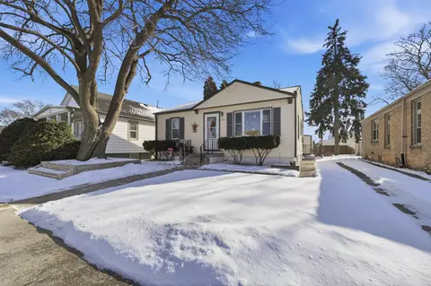 1239 Walton, Racine, WI 53402