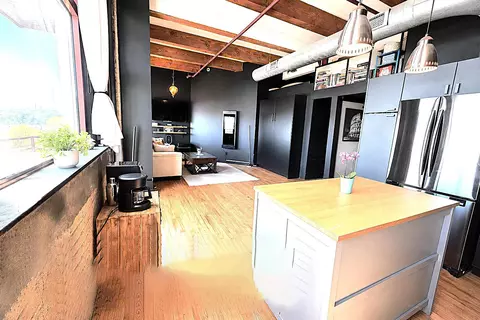 215 W Maple #307, Milwaukee, WI 53204