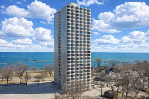 2525 S S Shr #20D, Milwaukee, WI 53207