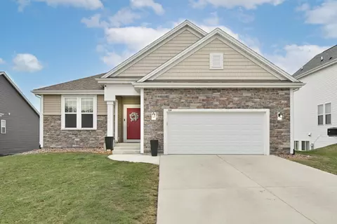 704 River Rdg, Waterford, WI 53185