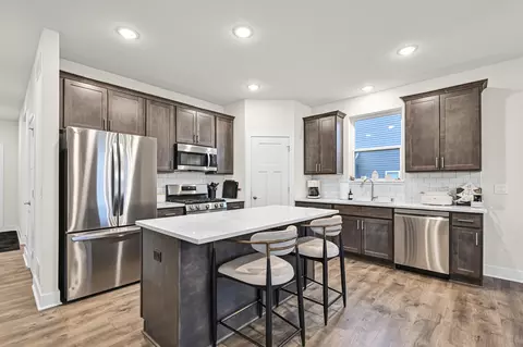 704 River Rdg, Waterford, WI 53185