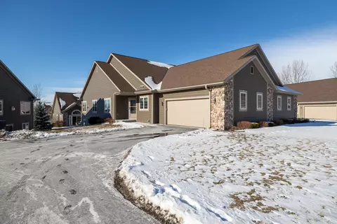 282 Lower Woodford, West Bend, WI 53090