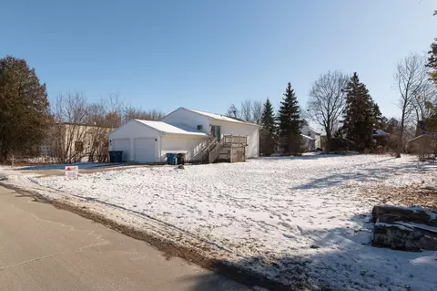 677 W 3rd, Oshkosh, WI 54902