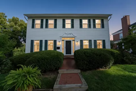 8328 W Wisconsin, Wauwatosa, WI 53213