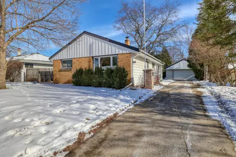 2880 S 98th, West Allis, WI 53227