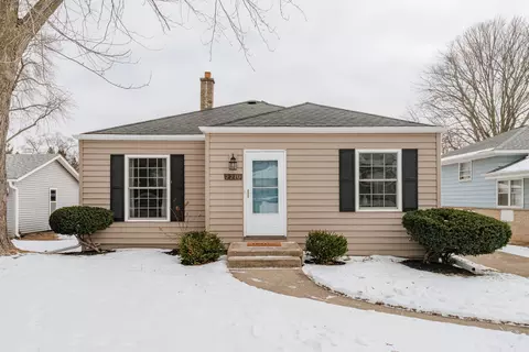 2210 N 107th, Wauwatosa, WI 53226