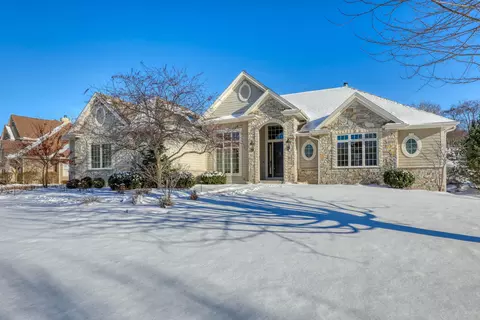 1196 Mary Hl, Hartland, WI 53029