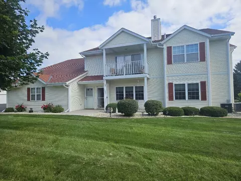 720 Wood Riv #4, West Bend, WI 53095