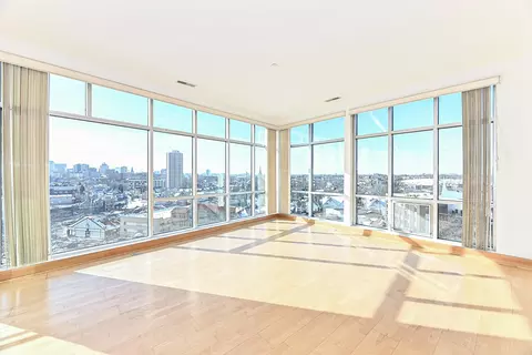 1550 E Royall #804, Milwaukee, WI 53202