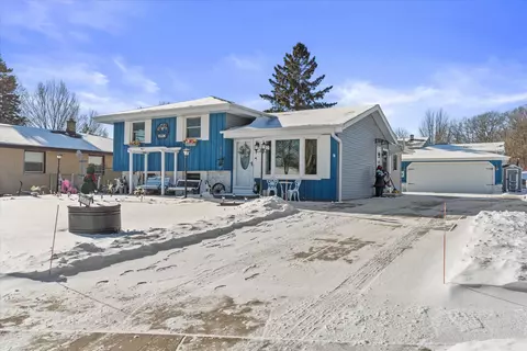 7485 S Highfield, Oak Creek, WI 53154