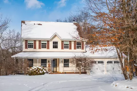 1815 Bark Riv, Hartland, WI 53029