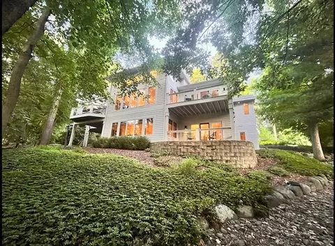 410 Deerpath, Fontana, WI 53125