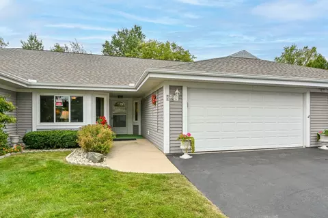 7213 W Mequon Sq, Mequon, WI 53092