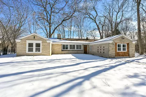 5686 N River Frst, Glendale, WI 53209