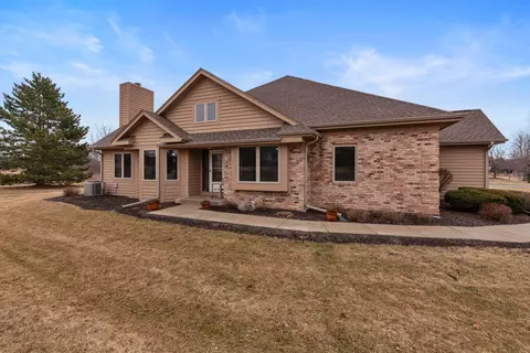10736 N Essex, Mequon, WI 53092