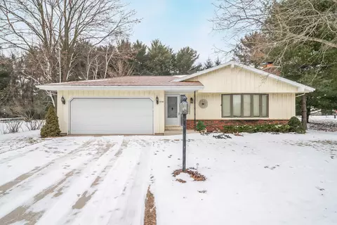 2864 N Apache, Sheboygan, WI 53083