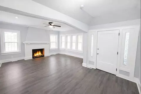 2707 W Highland #2709, Milwaukee, WI 53208