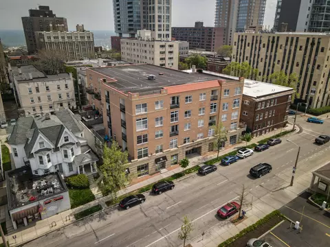 1920 N Farwell #405, Milwaukee, WI 53202