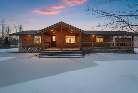 n1662 Bay De Noc Drive, Menominee, MI 49858
