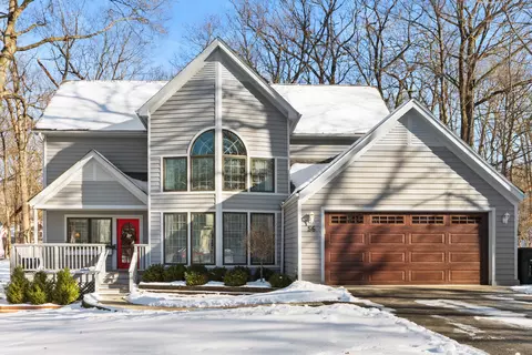 56 Rolling Grn, Fontana, WI 53125
