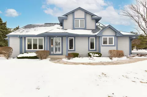909 Bay Vw, Mukwonago, WI 53149
