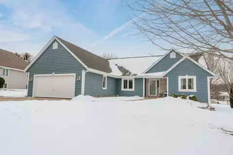 1118 Riverwalk, Pewaukee, WI 53072