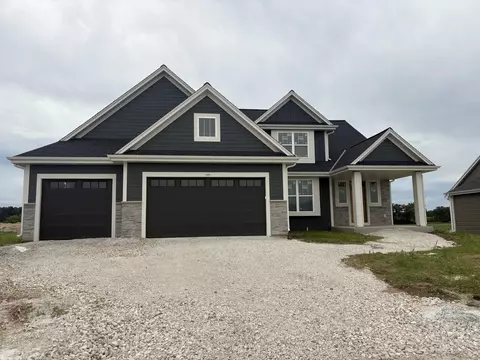 509 Talbots Woods, Dousman, WI 53066