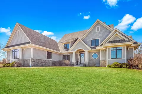 13675 N Legacy Hls, Mequon, WI 53097