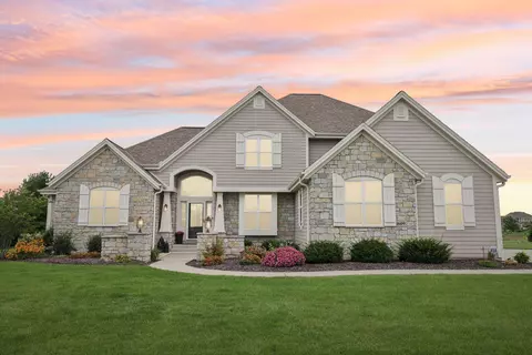 1609 Whistling Hl, Hartland, WI 53029